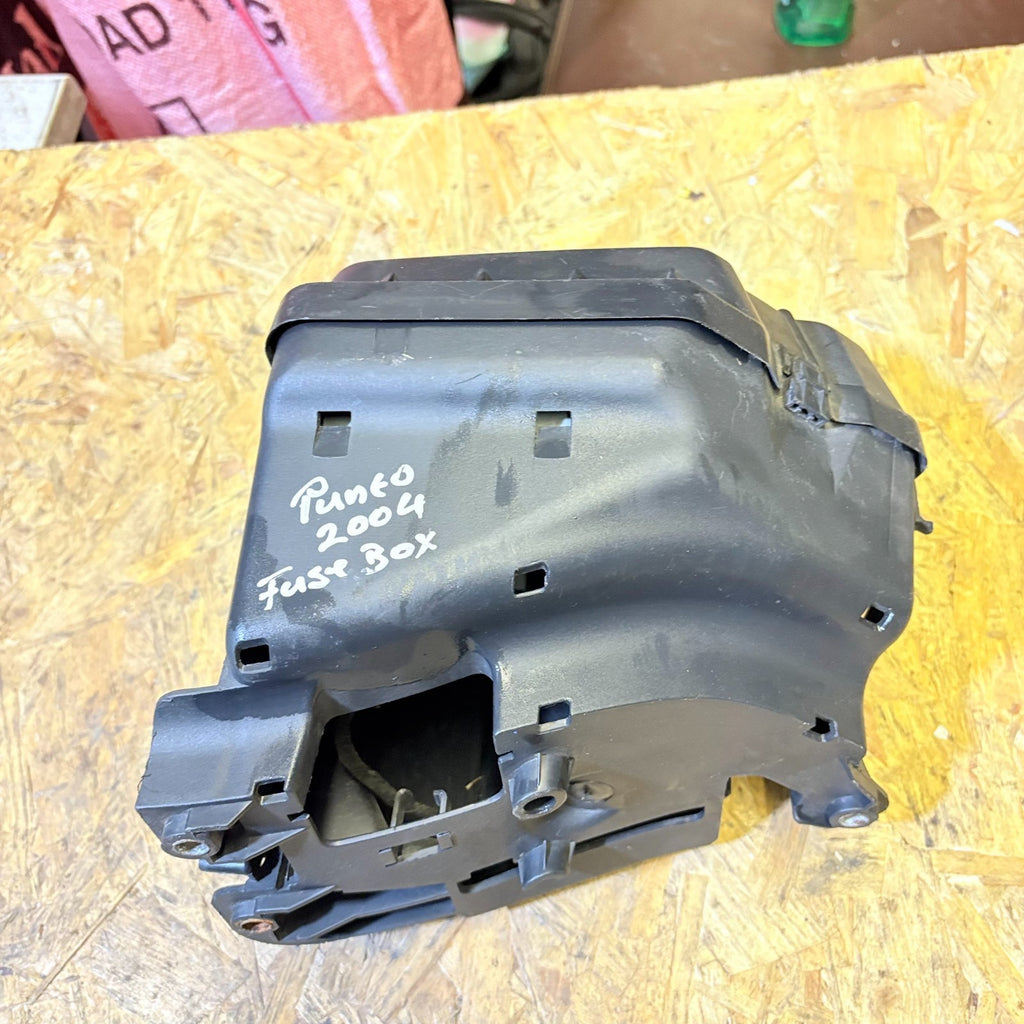 Fiat Punto Mk2 (188) 1999-2005 Fuse Box Control Unit 823501100