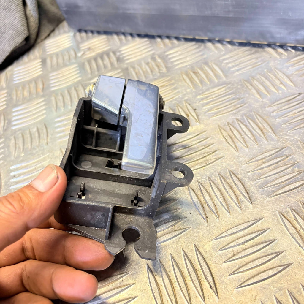 3M51R22600 Front Inner Door Handle for FORD FOCUS 2010