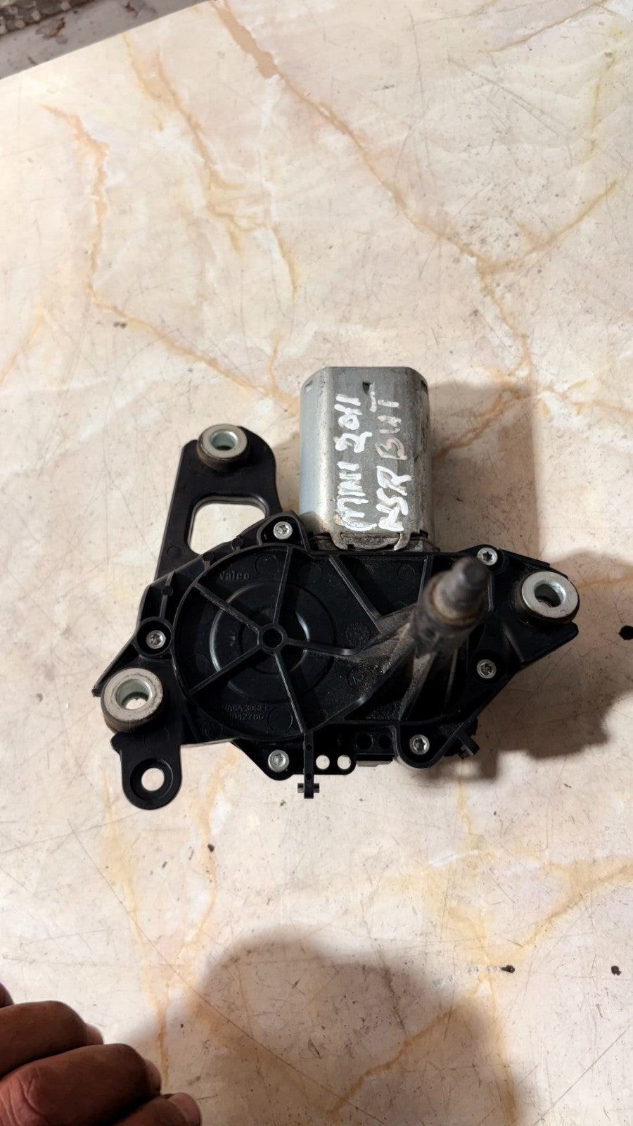 2011 MINI COOPER CLUBMAN R55 REAR PASSENGER SIDE WIPER MOTOR 7168153-03