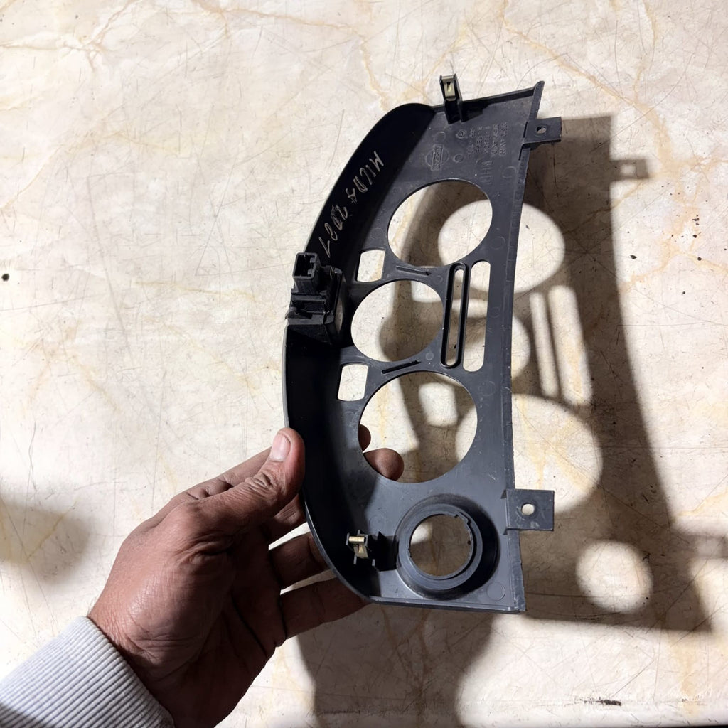 NISSAN MICRA K12 HEATER CONTROL SURROUND TRIM 27570AX100 2007