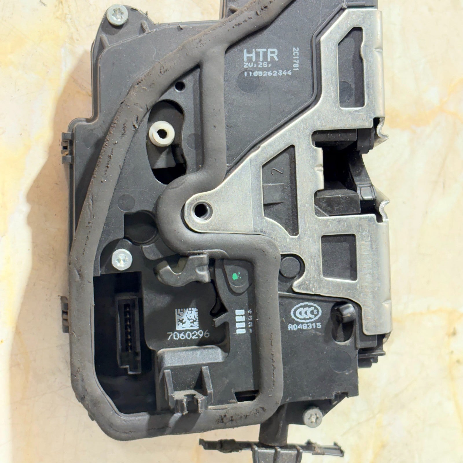 BMW 3 SERIES 320D 2005 REAR RIGHT DRIVER SIDE DOOR LOCK 7060296