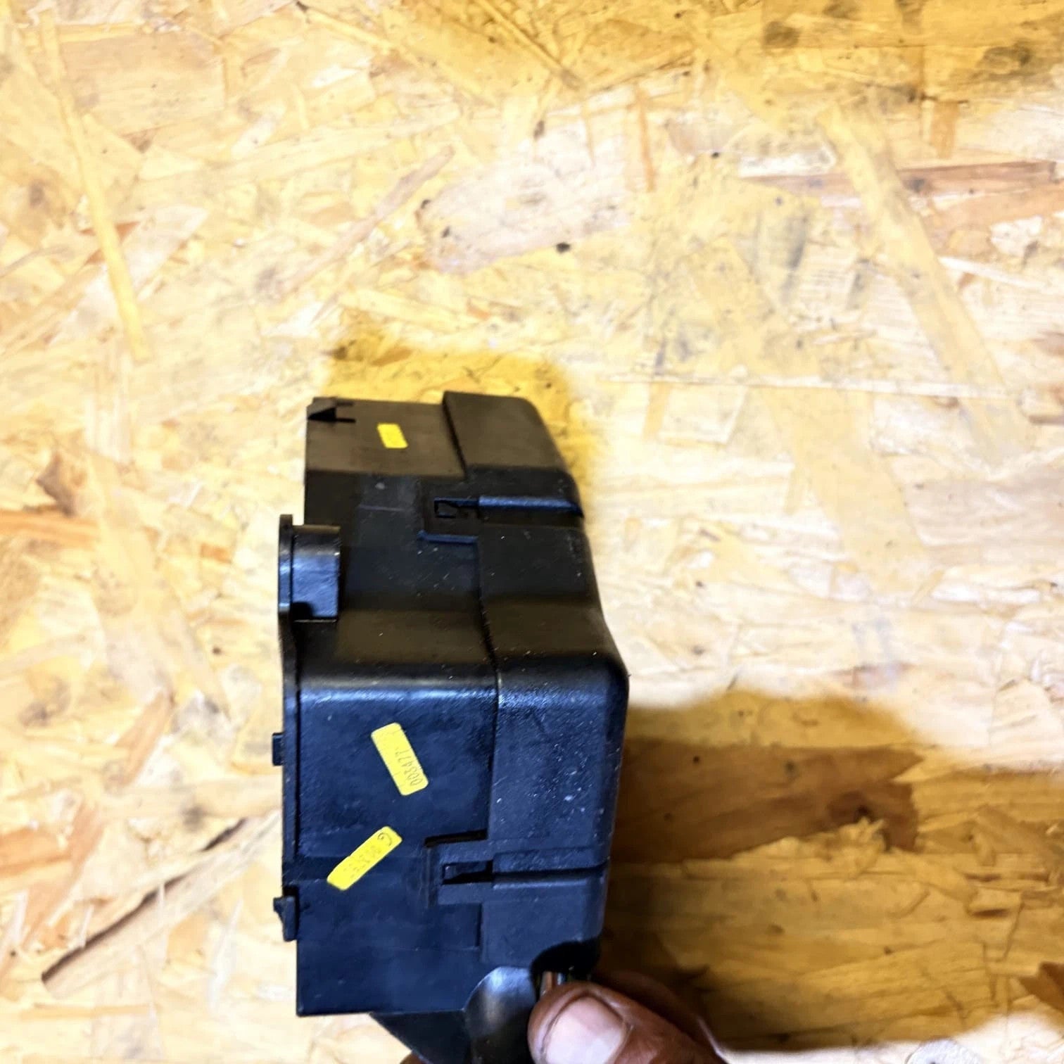 AUDI A8 D3 3.0 TDI DIESEL FUSE RELAY BOX 8D1941824 30680111 2000