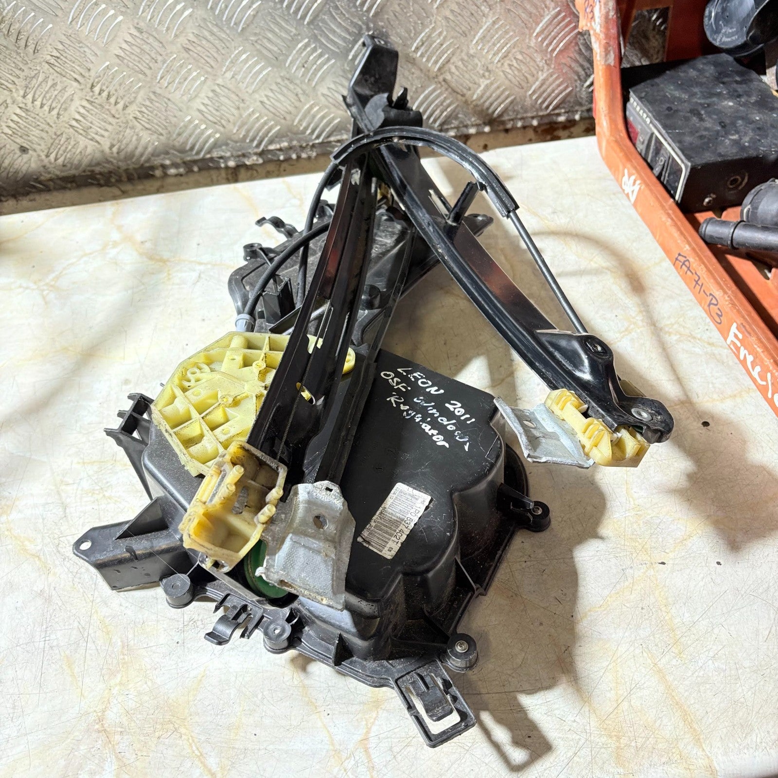 2009-2012 SEAT LEON MK2 DRIVER FRONT RIGHT WINDOW REGULATOR 1P0837402T