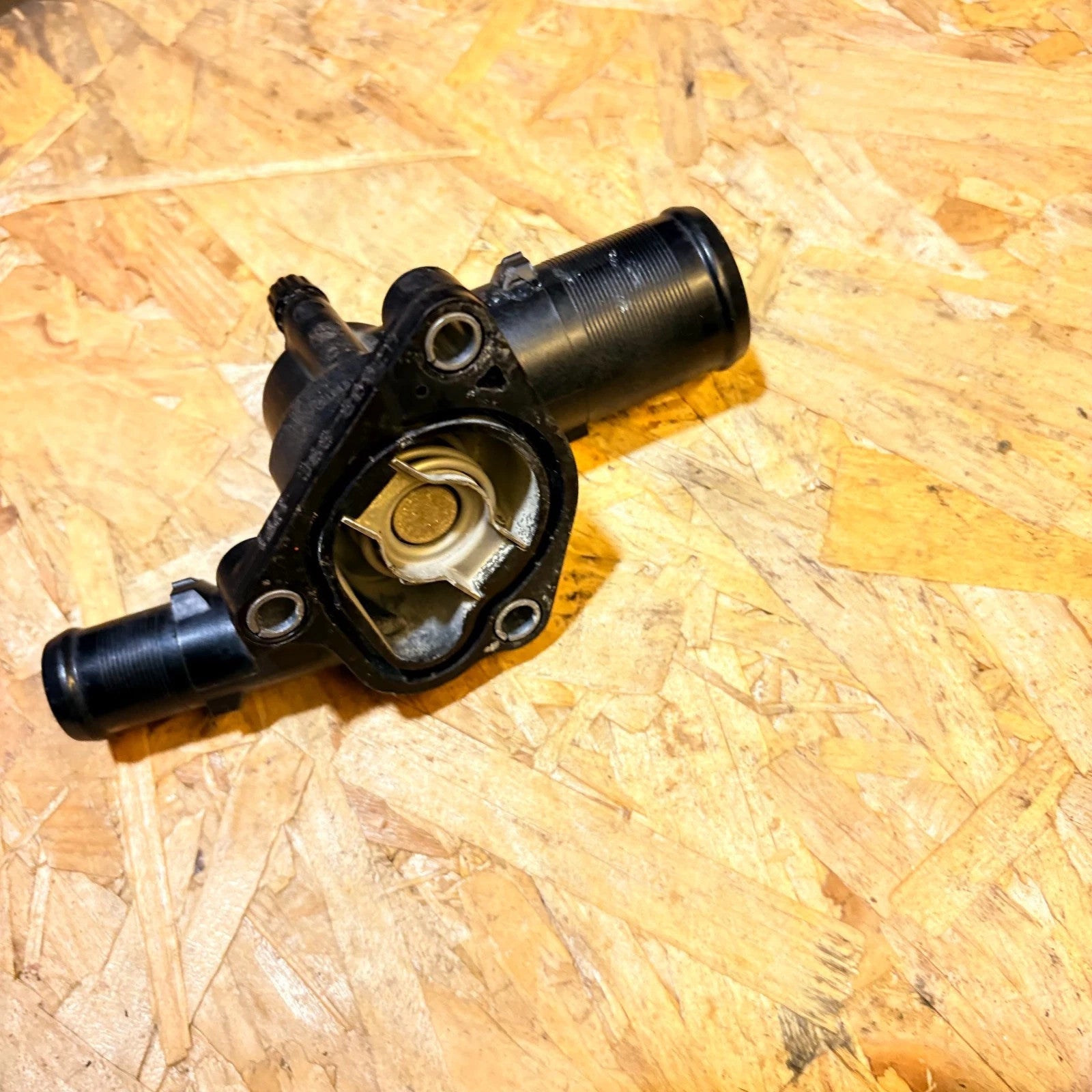 Thermostat housing for Renault