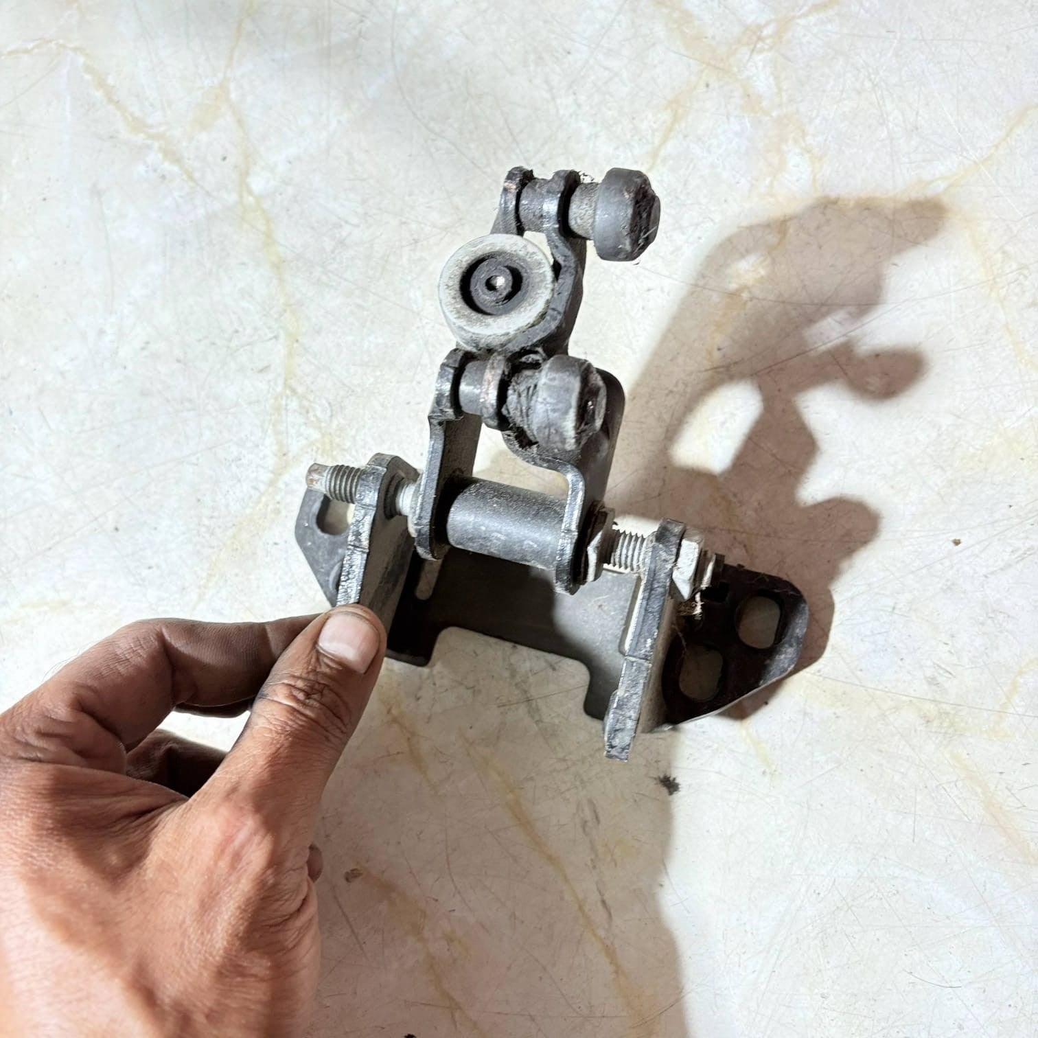 MERCEDES-BENZ Sprinter 313 Cdi Sliding Door Roller guide middle A9067600247