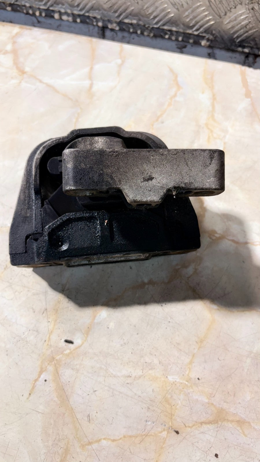 Skoda Octavia Mk3 Right Driver Side Engine Mount 1K0199262 18-20 Hatch Estate 1