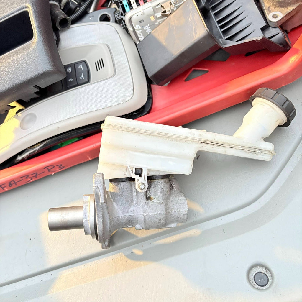 Nissan Pulsar 2014-2018 Brake Master Cylinder & Tank