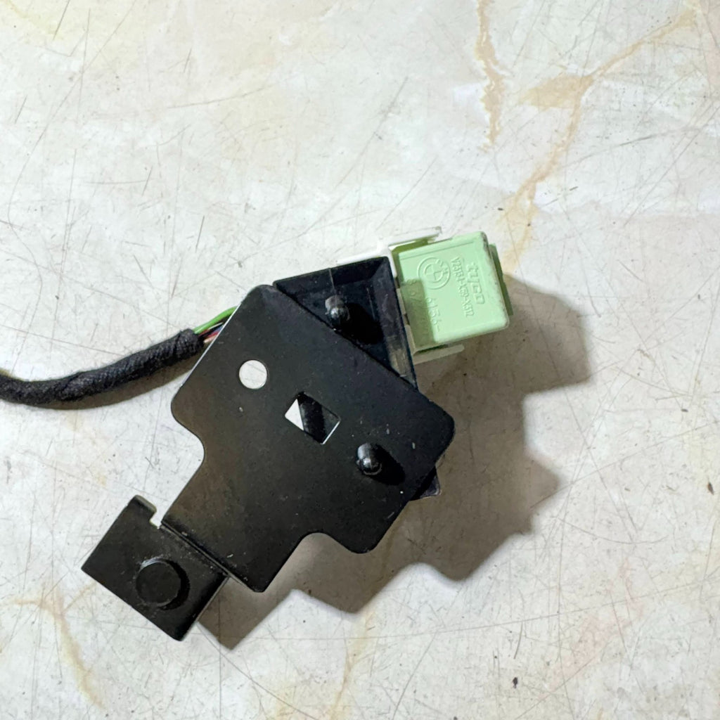 BMW & MINI White Green Make Contact Relay V23134-K59-X312