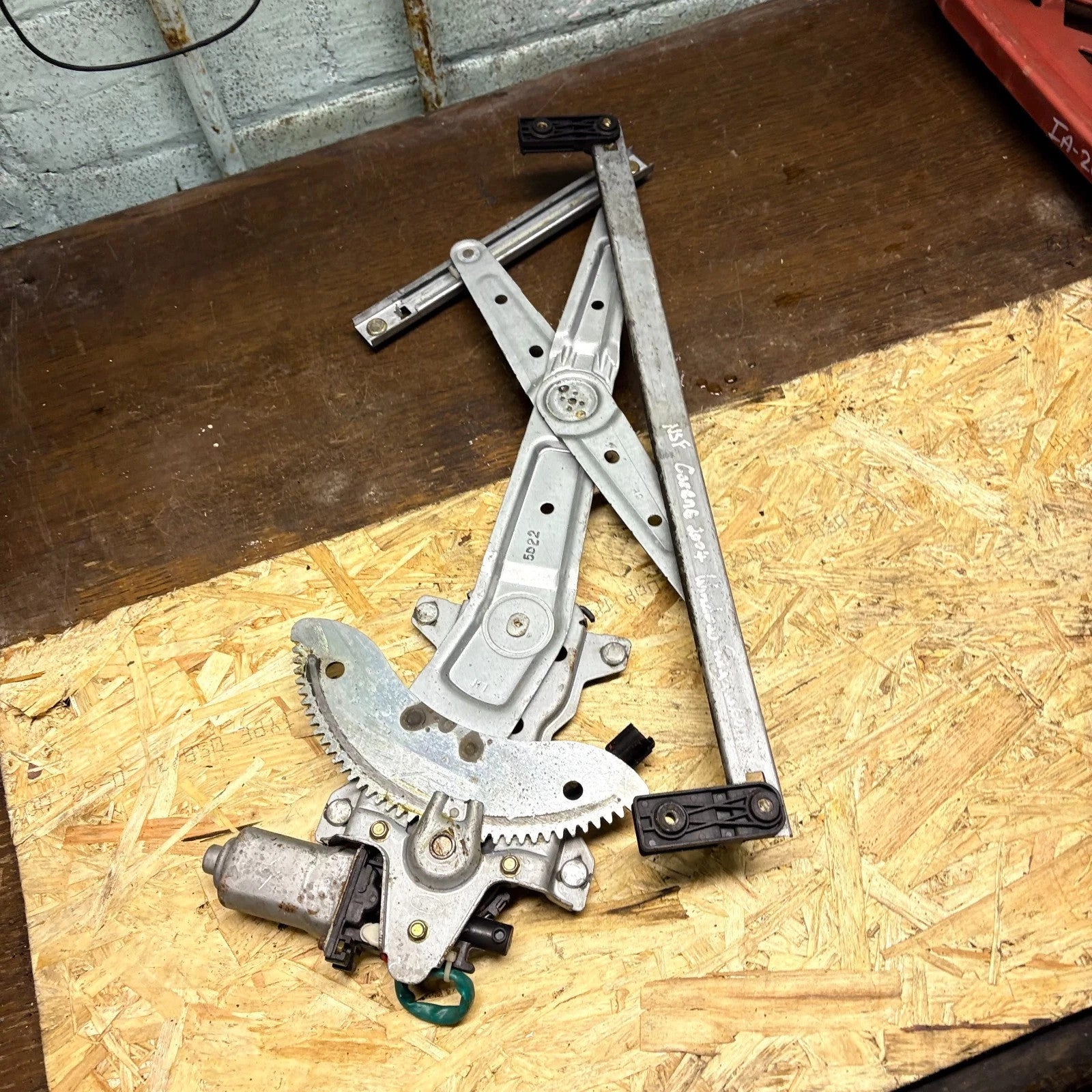 2002-2006 Kia Carens Front Left Passenger Electric Window Regulator Motor