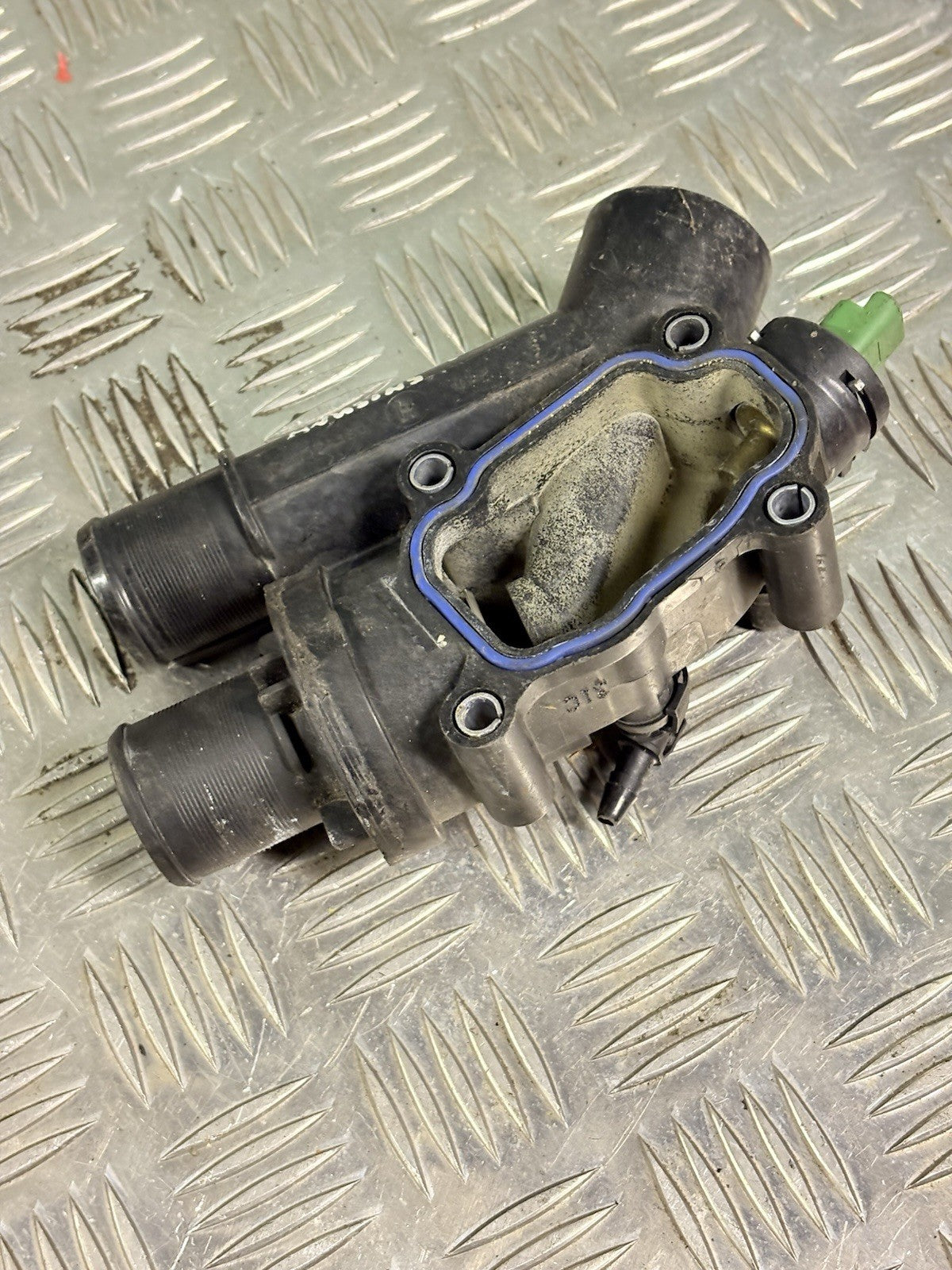 RANGE ROVER EVOQUE 2.2 DIESEL WATER FLANGE THERMOSTAT HOUSING 9657182080