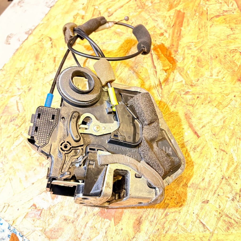 2005-2013 Lexus IS220d IS250 XE20 Rear Right Door Lock Latch 69050-53040