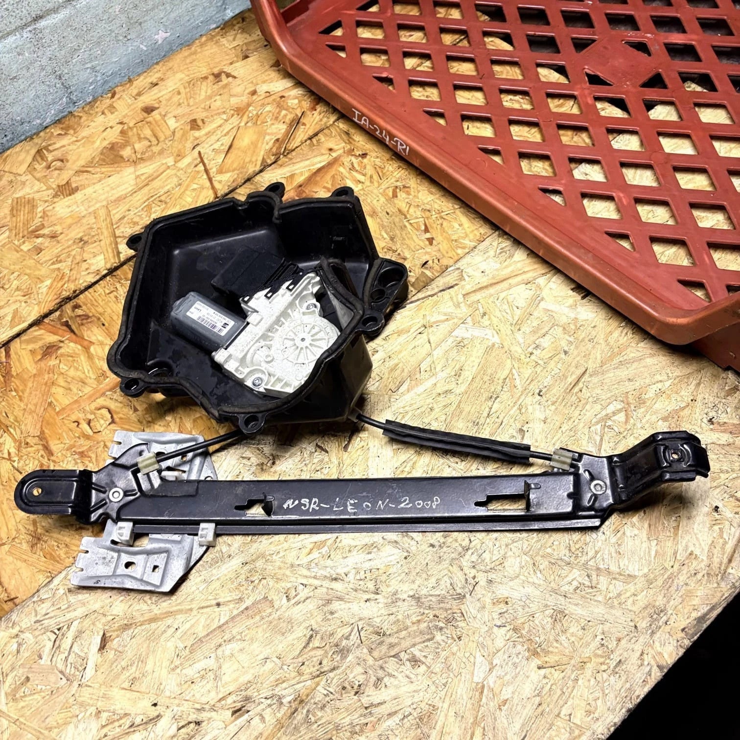 SEAT Leon Mk2 1P1 2006-2013 Rear Left Window Regulator 1P0839401A