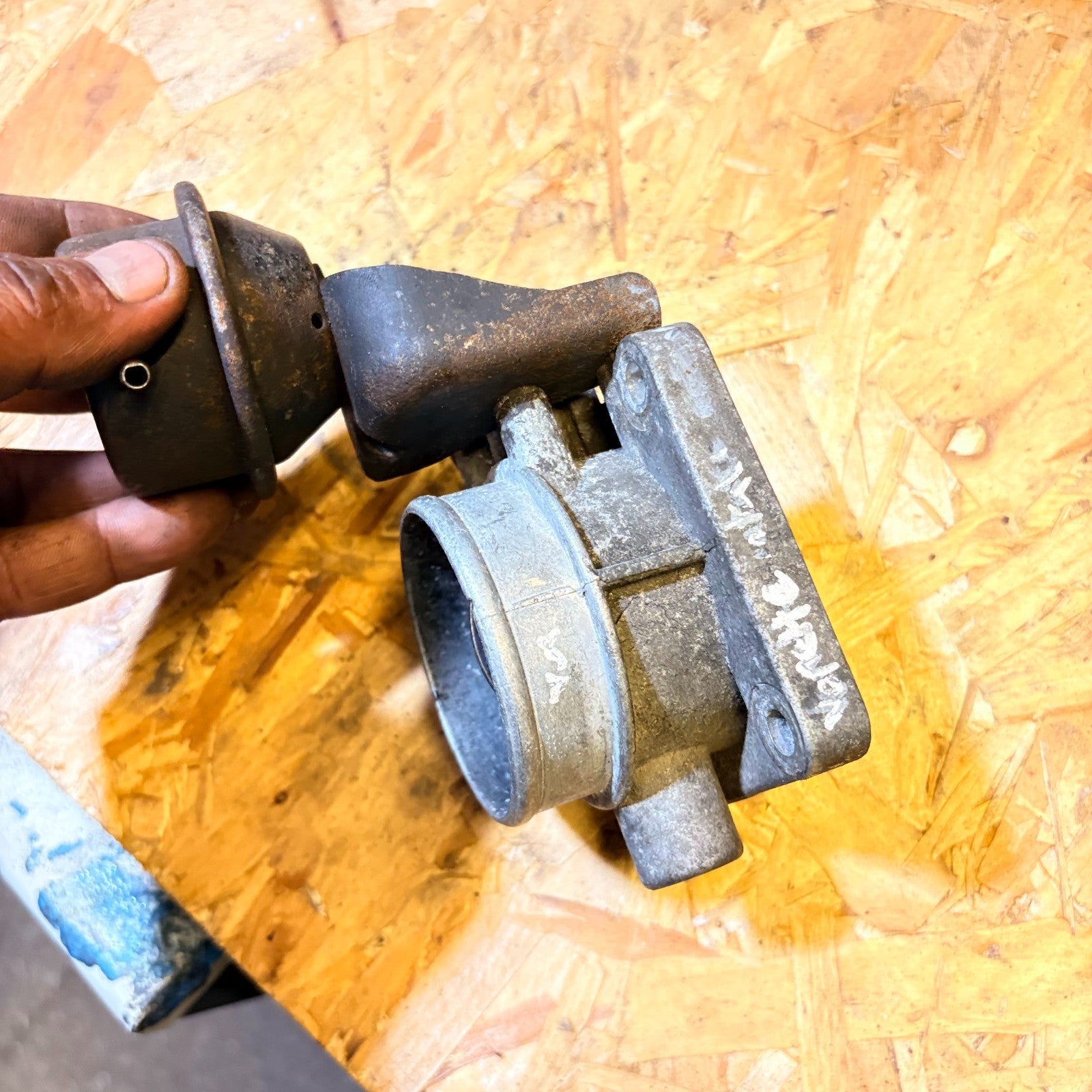 Throttle body NISSAN TERRANO II