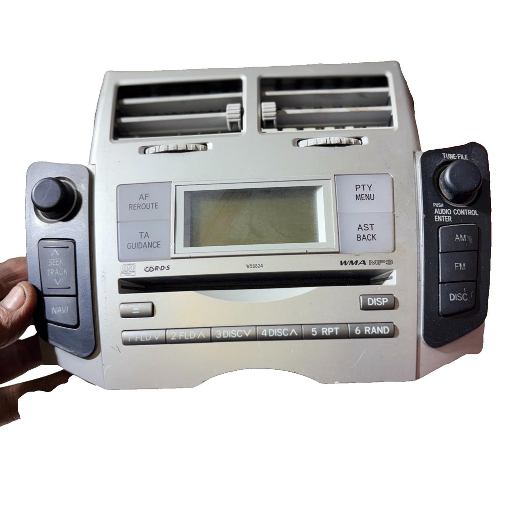 Toyota Yaris 2006-2008 Dash Centre Stereo Radio CD Air Vents W58824 CFF00009A