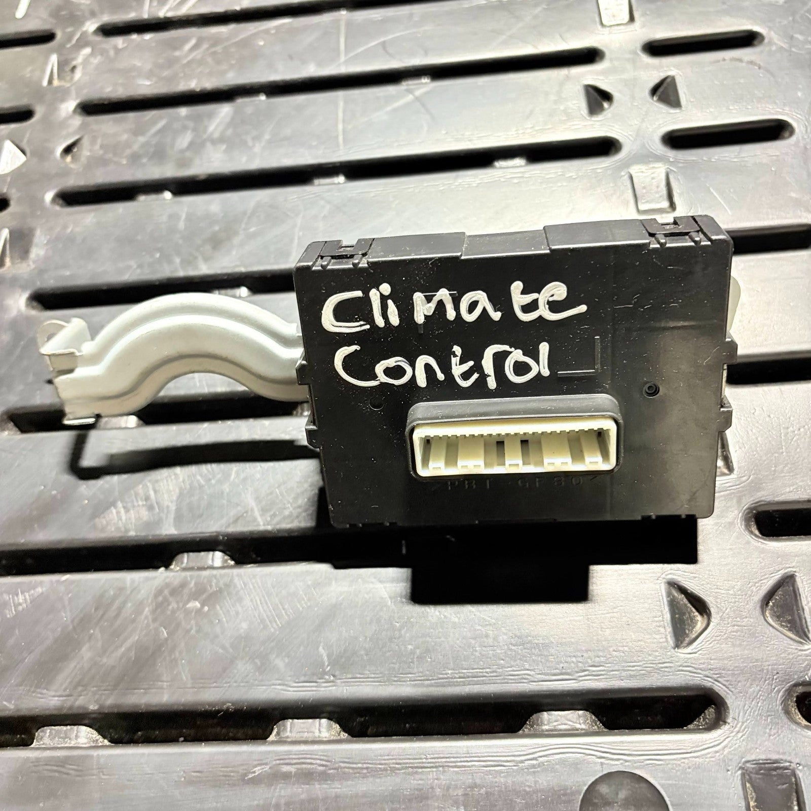 SUZUKI SWIFT 39530-68L01 CLIMATE CONTROL MODULE ECU 2009-2017