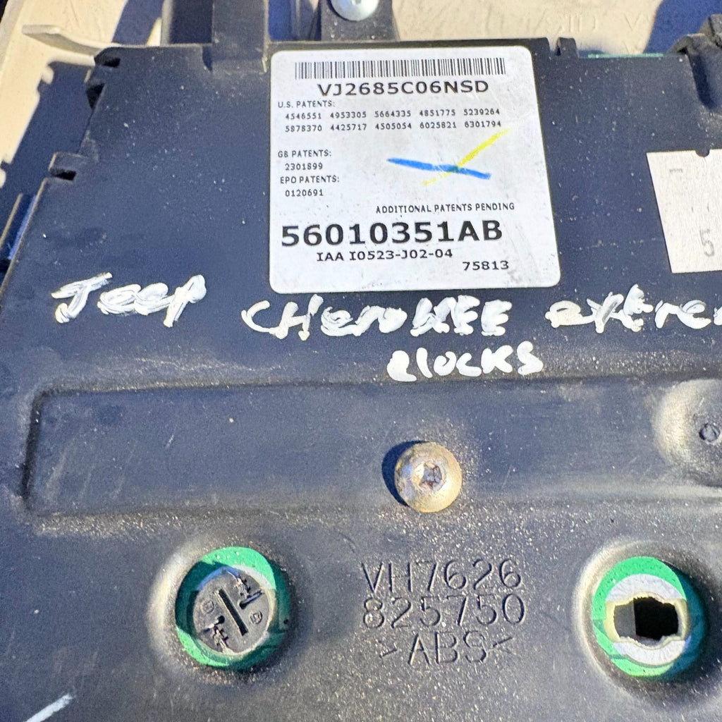 Jeep Cherokee KJ 2002-2007 Overhead Console Roof Light Clock Display 56010351AB