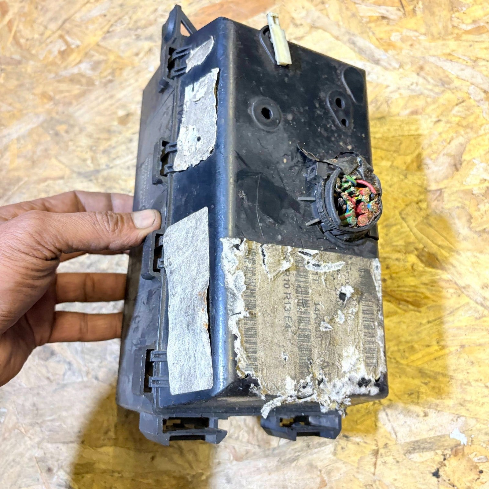 2004 FORD TRANSIT CONNECT FUSE BOX 518755202 2T1T-14A067-AD