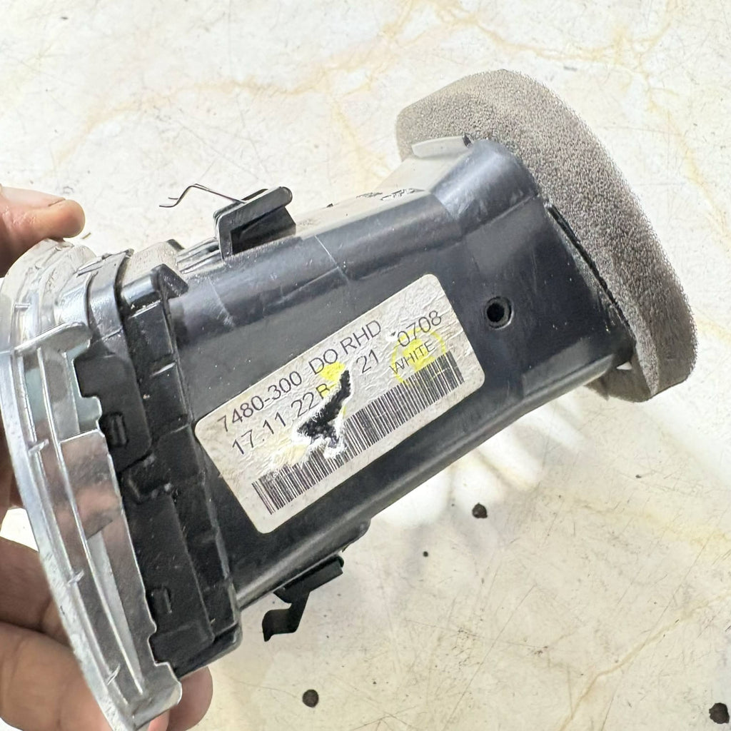 Volvo V40 2016-2019 Facelift Rear Right Air Vent 7480-300