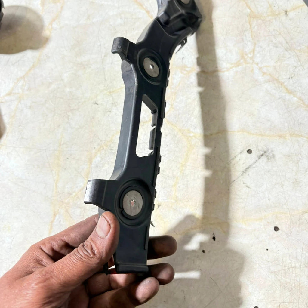 VAUXHALL ZAFIRA B REAR BUMPER MOUNTING BRACKET 13125036