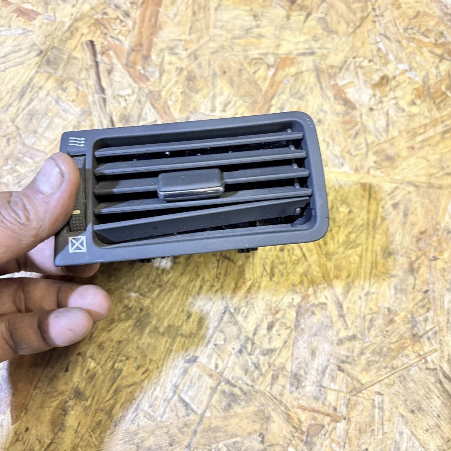 TOYOTA COROLLA 2003-2008 E120 AIR VENT LEFT PASSENGER FRONT BOURBON8222