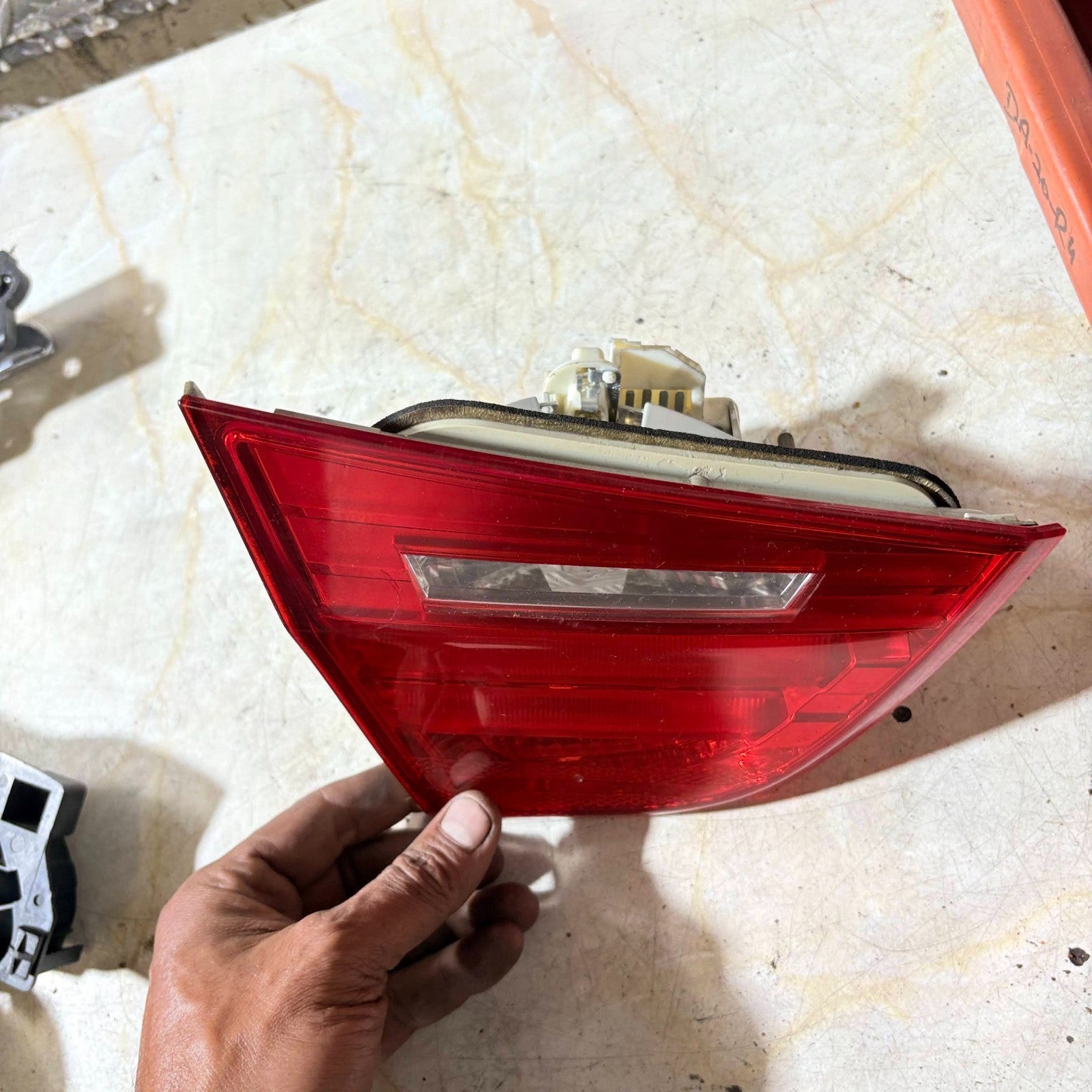 BMW 318 2010 LCI SALOON RIGHT DRIVER SIDE REAR INNER LIGHT 7.154.155