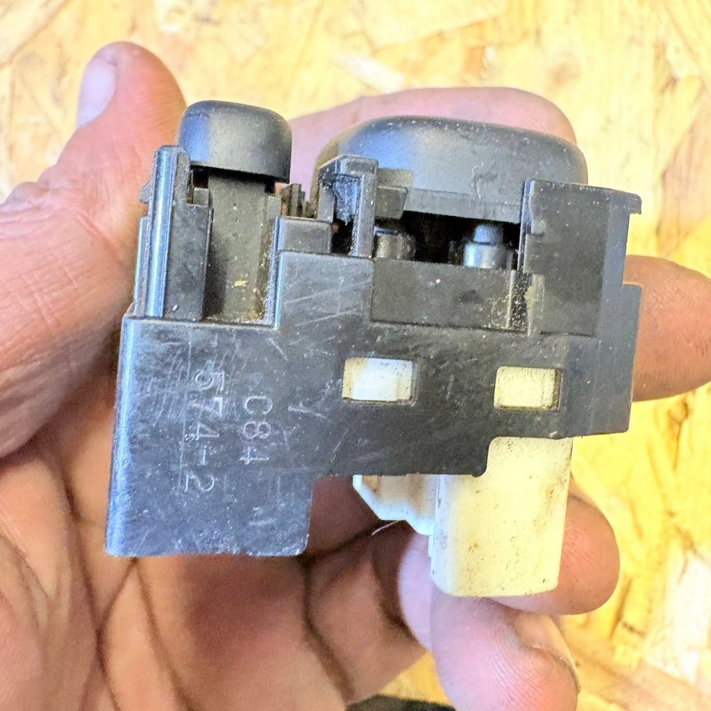 2011 TOYOTA MK2 WING MIRROR SWITCH 183574