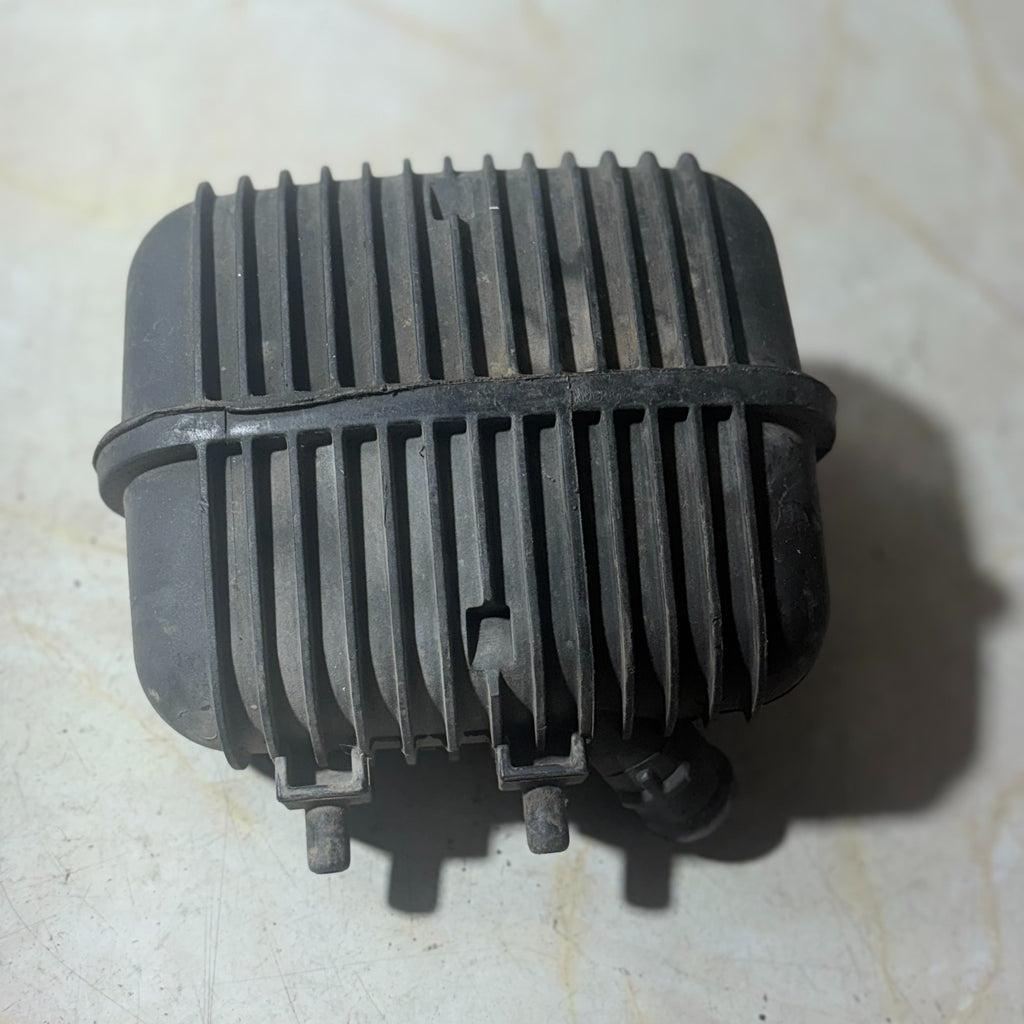 Audi A4 B7 2006 Intercooler Pulsation Damper 8E0129955 Charge Air Resonator