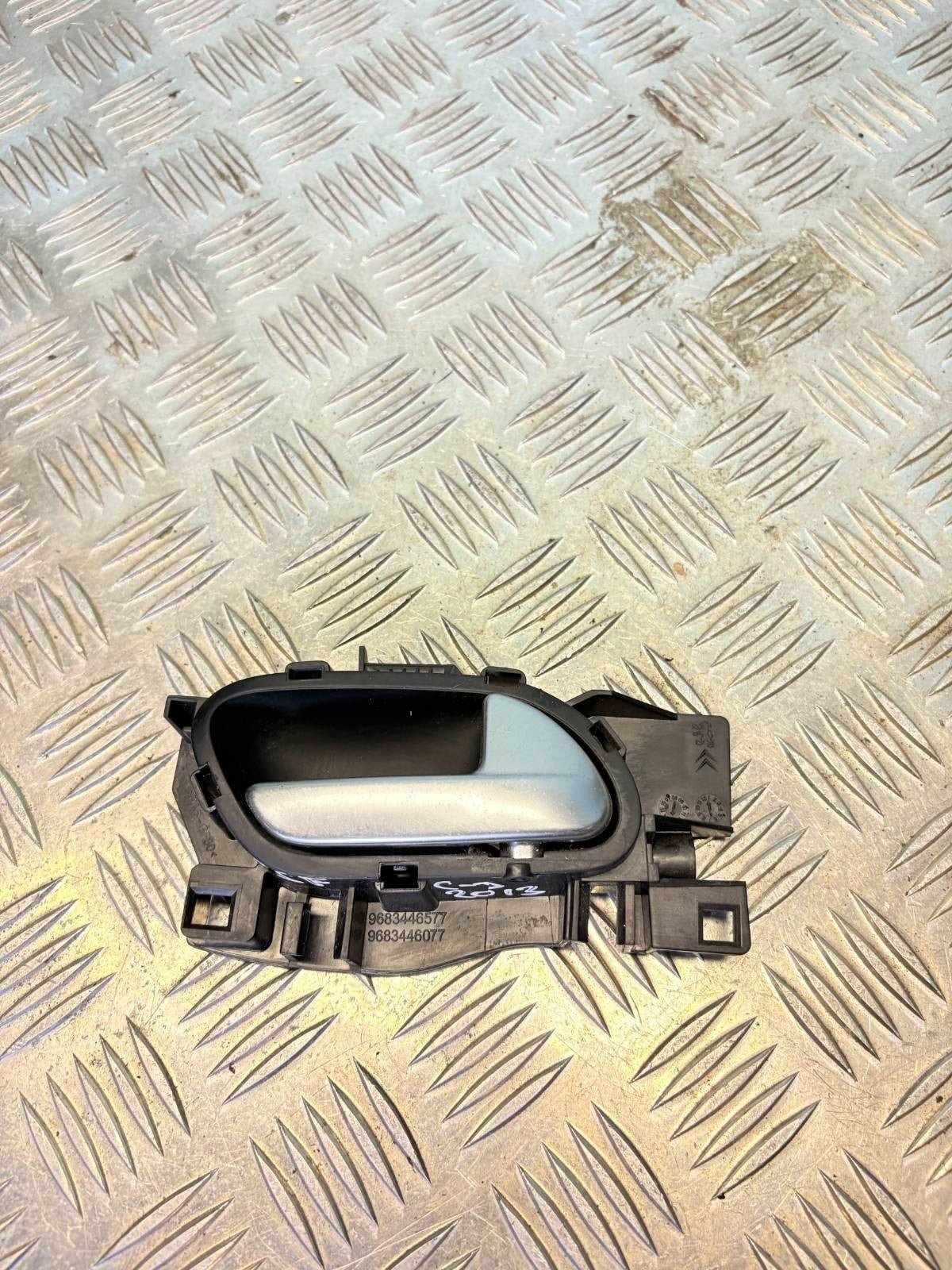 CITROEN C3 MK2 DRIVERS RIGHT FRONT INTERIOR DOOR HANDLE 9683446577 2009-2016