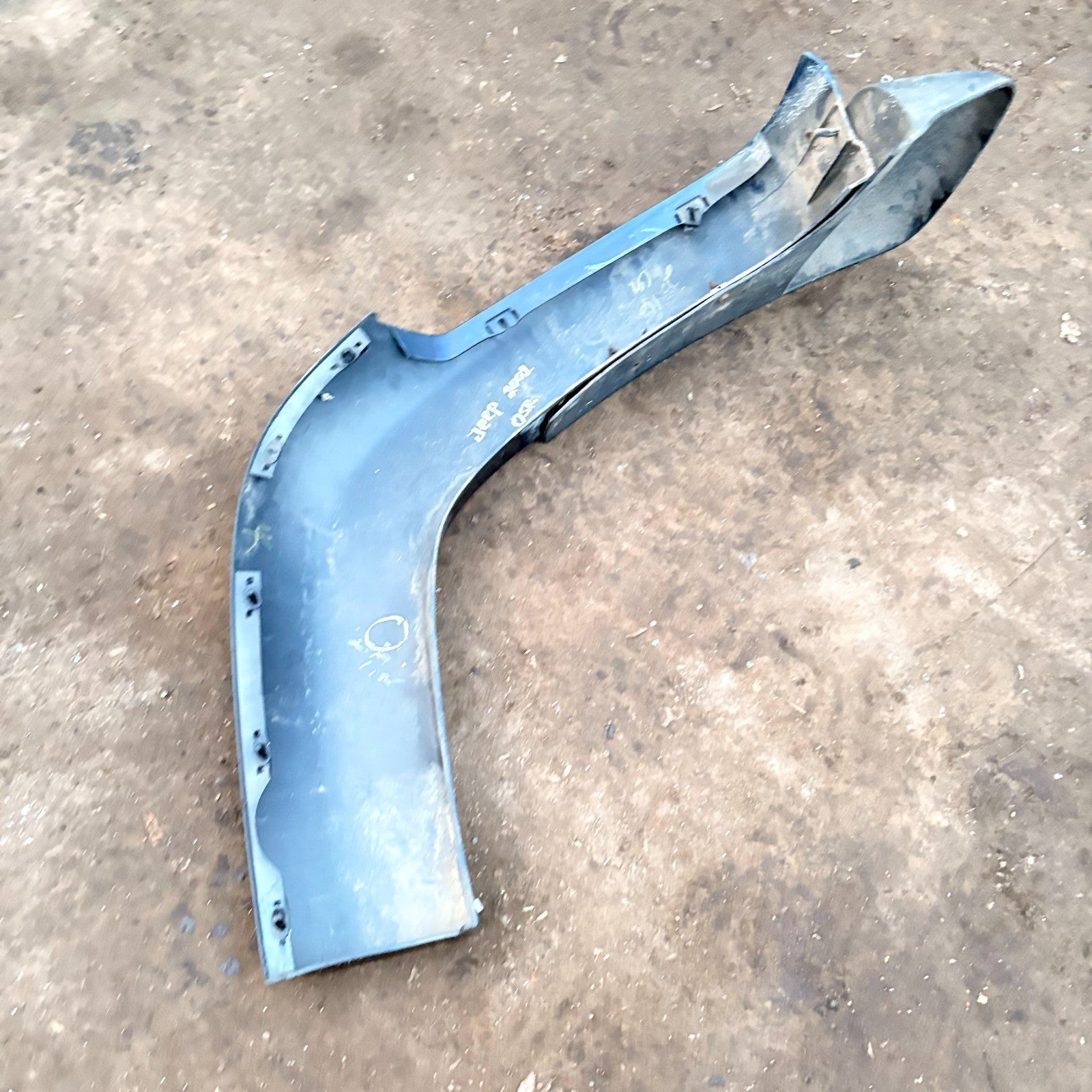 JEEP CHEROKEE REAR RIGHT SIIDE WHELE ARCH (FENDER) TRIM