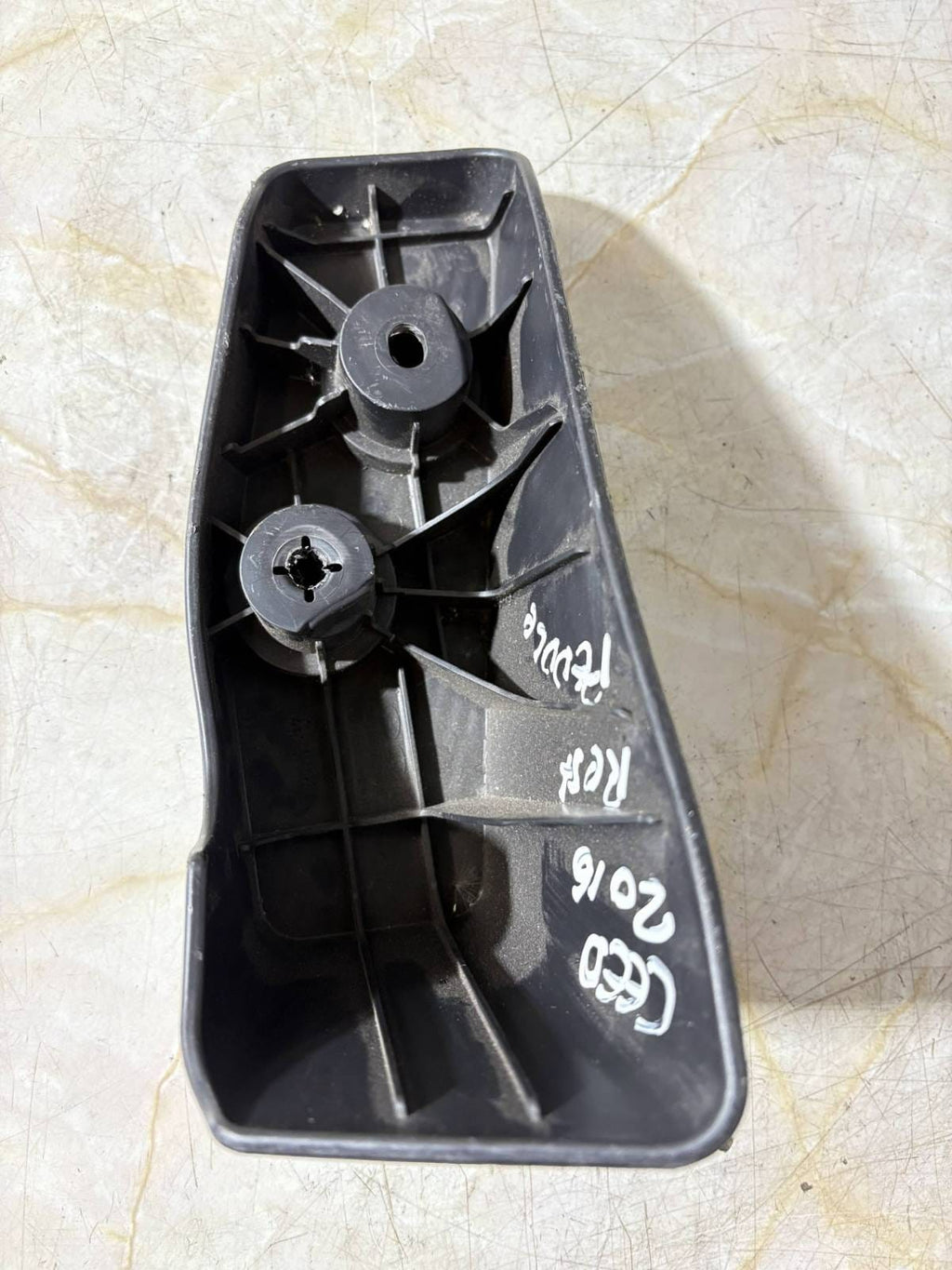 VAUXHALL CORSA D 2016 O/S REAR DRIVER EXTERIOR DOOR HANDLE BRACKET 24463750