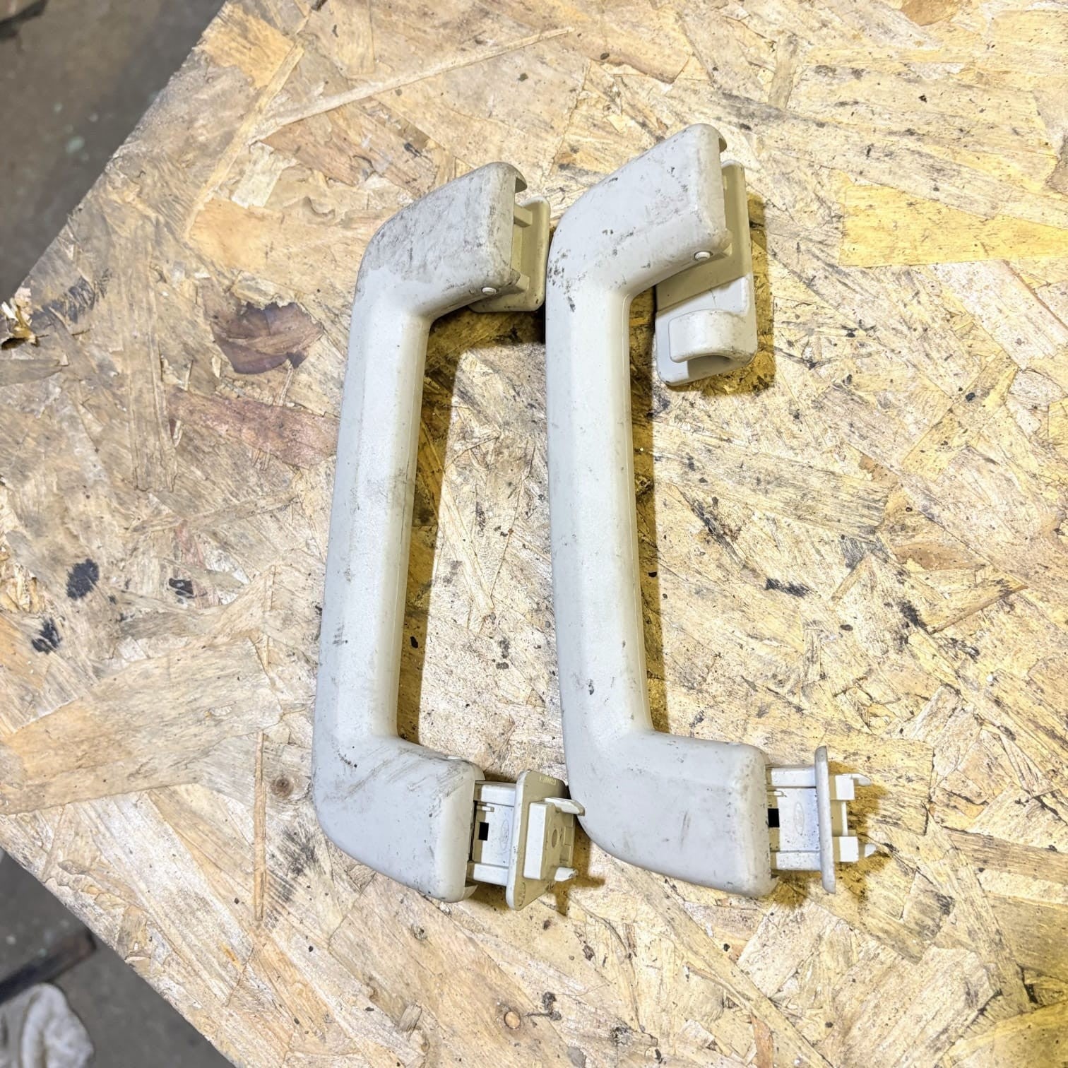 LAND ROVER DISCOVERY 4 ROOF GRAB HANDLE REAR LANDMARK SDV6 MK4 168000180