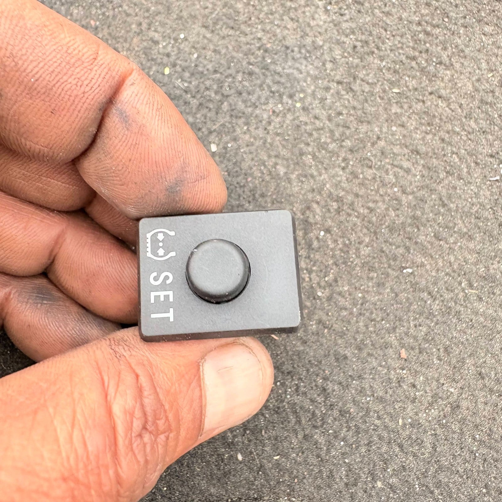 Toyota RAV4 XA40 Tire Pressure Reset Button 15A257 2015