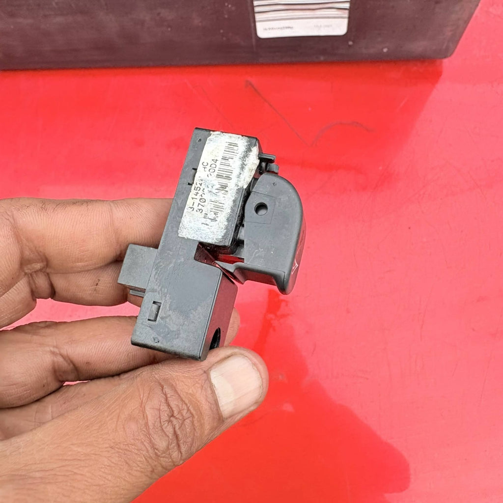 WINDOW LIFT SWITCH (FITS ALL DOORS)-Jaguar XJ XJ6 XJ8 XJR X350 2005 C2C1409