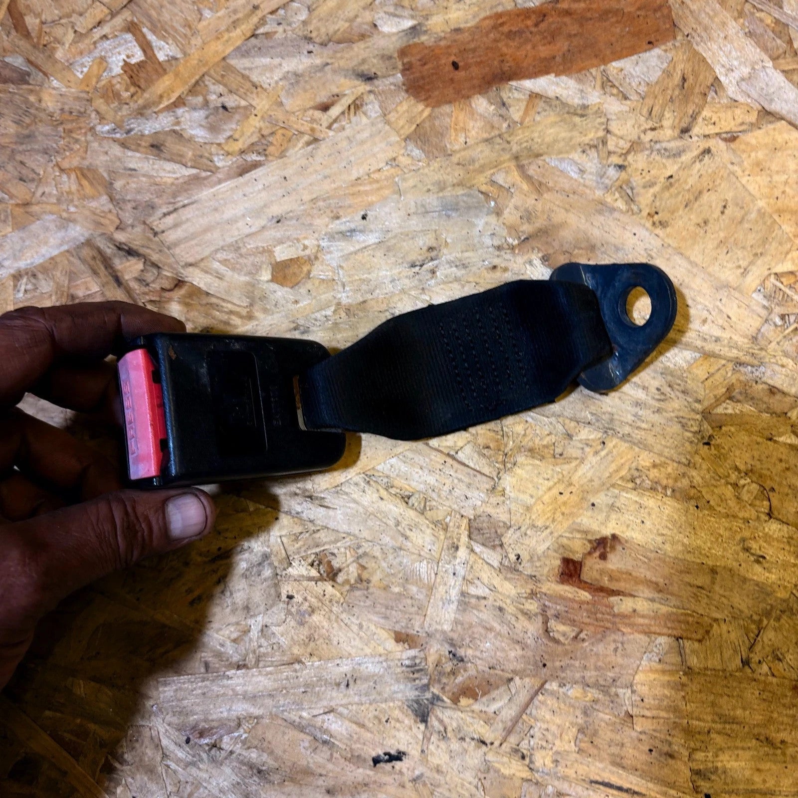 Citroen Saxo MK1 2000-2004 Right Driver Offside Rear Seat Belt Stalk Buckle