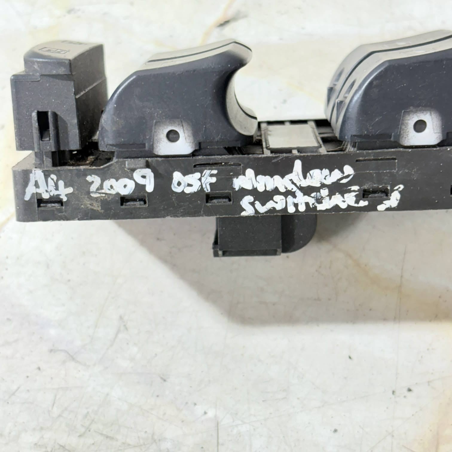 8K0959851 0 MASTERWINDOWCONTROLSWITCH BUTTONSDRIVER SIDE FOR AUDI A4B8 A5Q5 2009