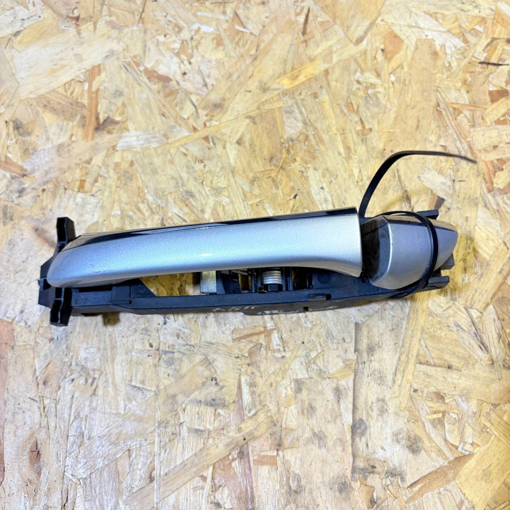 Mercedes C220 2014-2017 Door Handle Exterior Left Passenger Side Silver