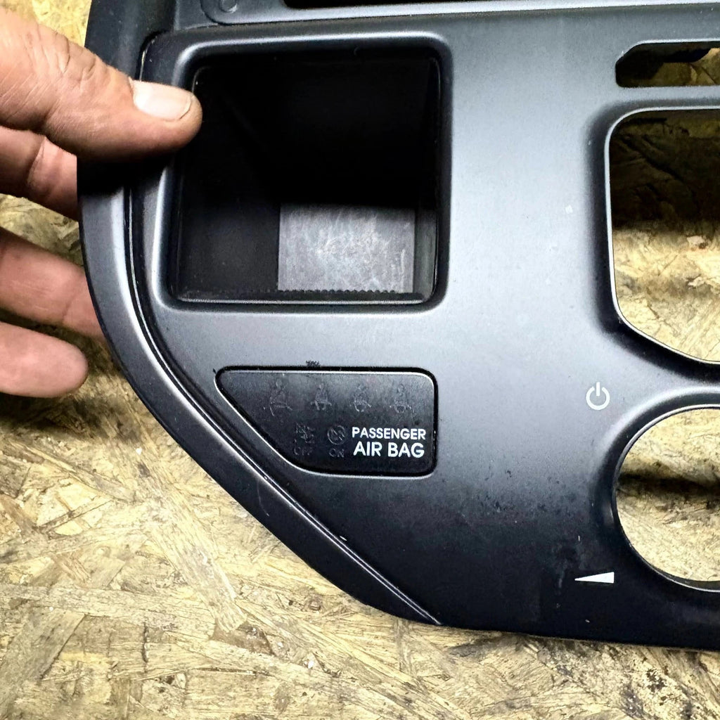 2013 KIA RIO RADIO TRIM WITH AIRVENTS 97420-1W900, 84741-1W900 2012-2016