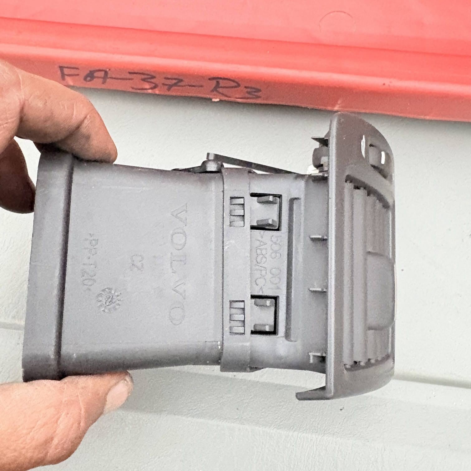 Volvo V50 2004-2012 Passenger LH Dash Side Air Vent 39888287 S40 C30 C70