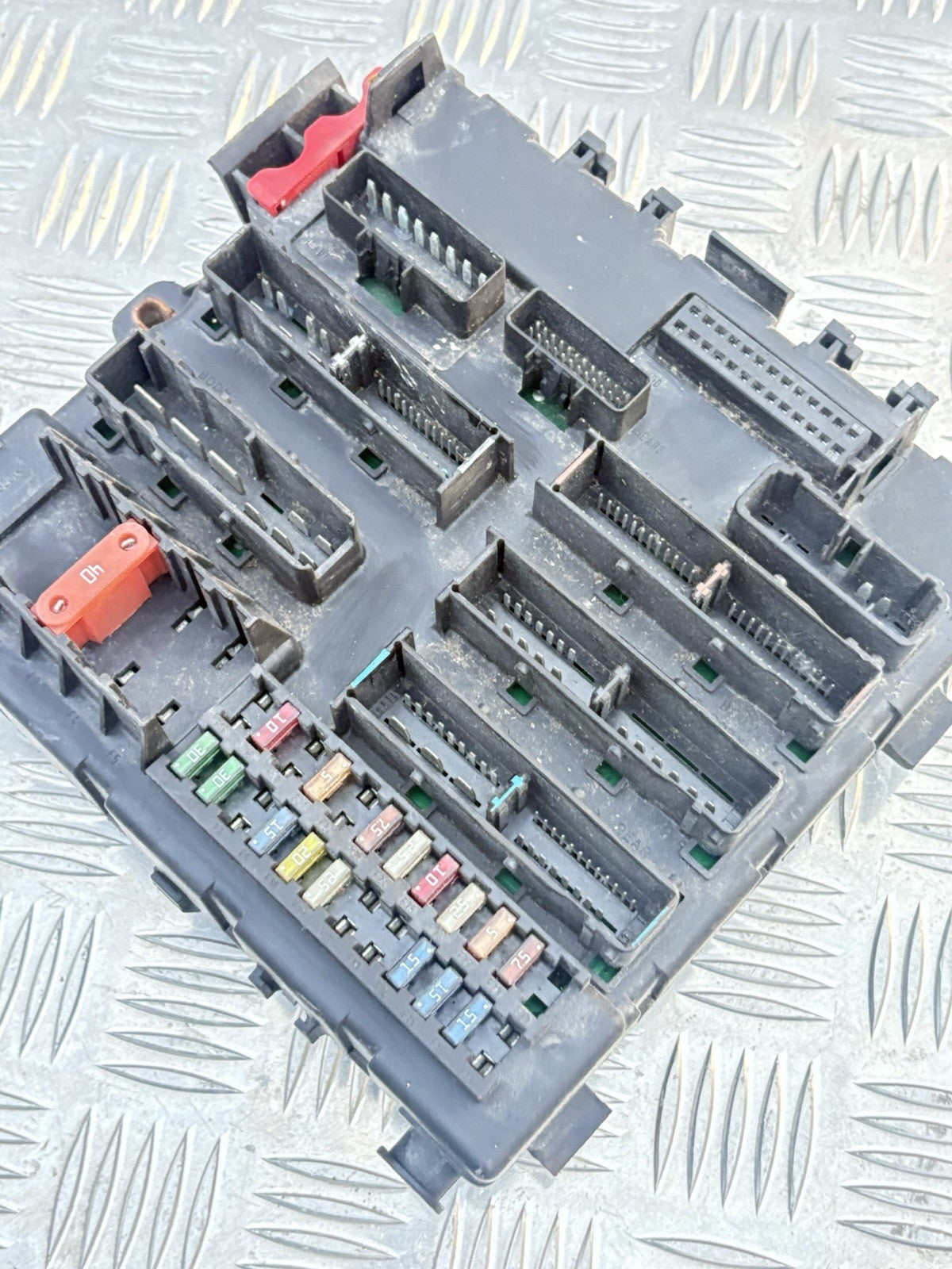 Vauxhall Vectra C 02-08/Signum 03-08 Boot Fuse Box BCM REC AP6 132405774FP