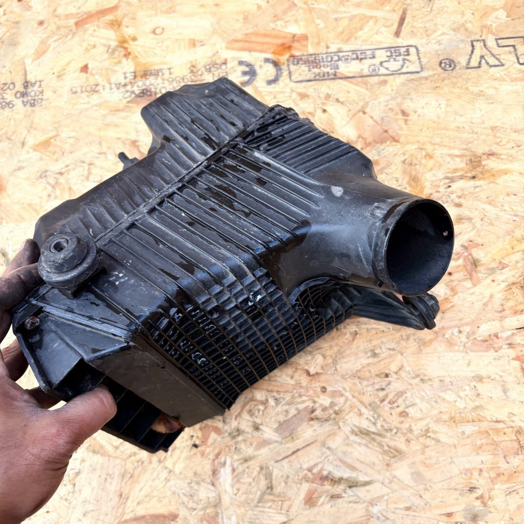 RENAULT MEGANE MK2 2004 1.6 PETROL AIR INTAKE BOX 8200401500 8200176558