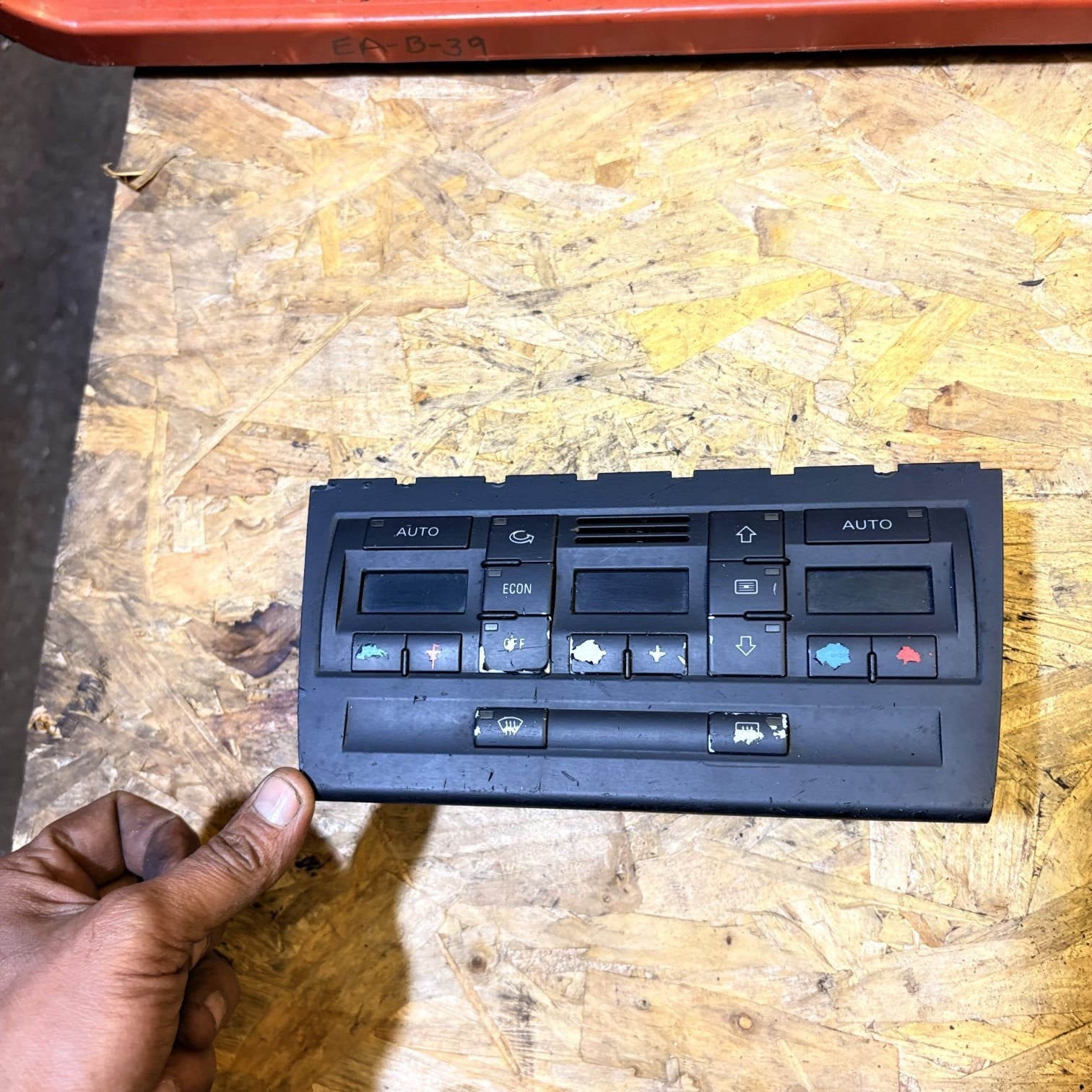 AUDI A4 B7 CLIMATE CONTROL UNIT 8E0820043B 2002