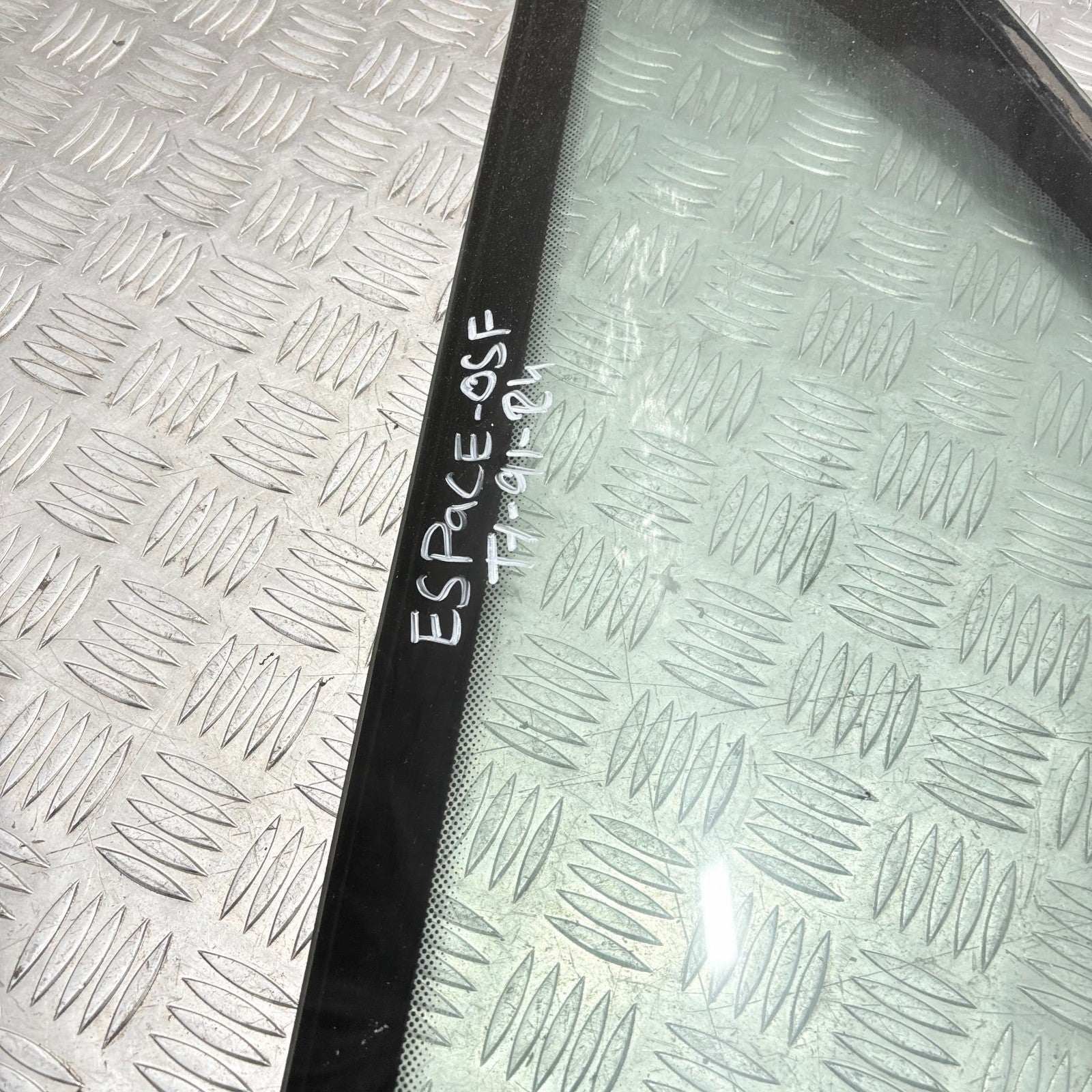 Renault Espace Mk4 02-06 RH right front Quarter Window Windscreen side glass
