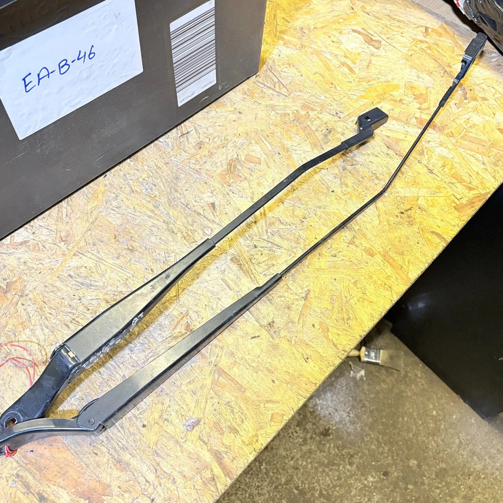 PEUGEOT GT 2017 PAIR OF FRONT WINDSCREEN WIPER ARMS 9673916780
