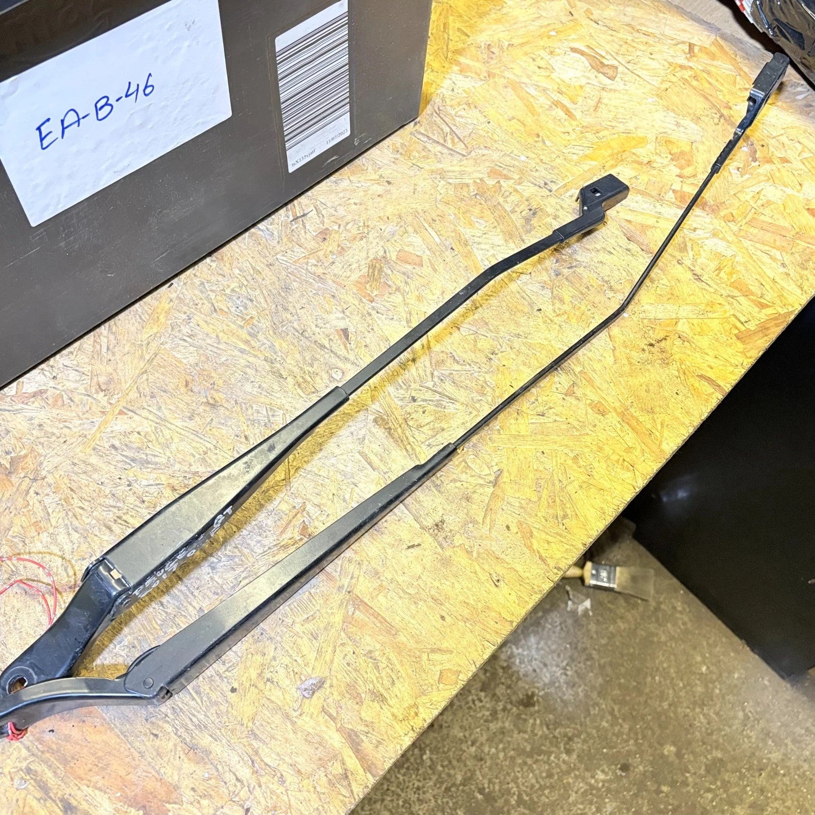 PEUGEOT GT 2017 PAIR OF FRONT WINDSCREEN WIPER ARMS 9673916780