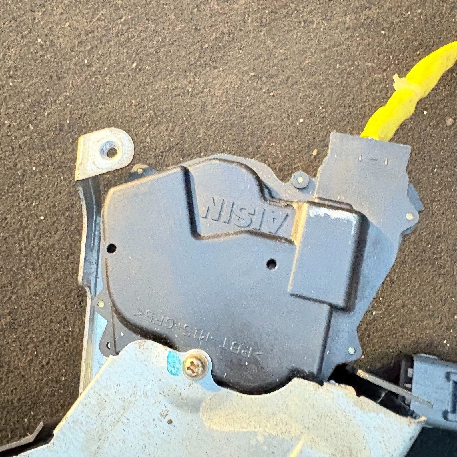 2003 TOYOTA RAV 4 PASSENGER NEARSIDE FRONT DOOR LOCK CATCH