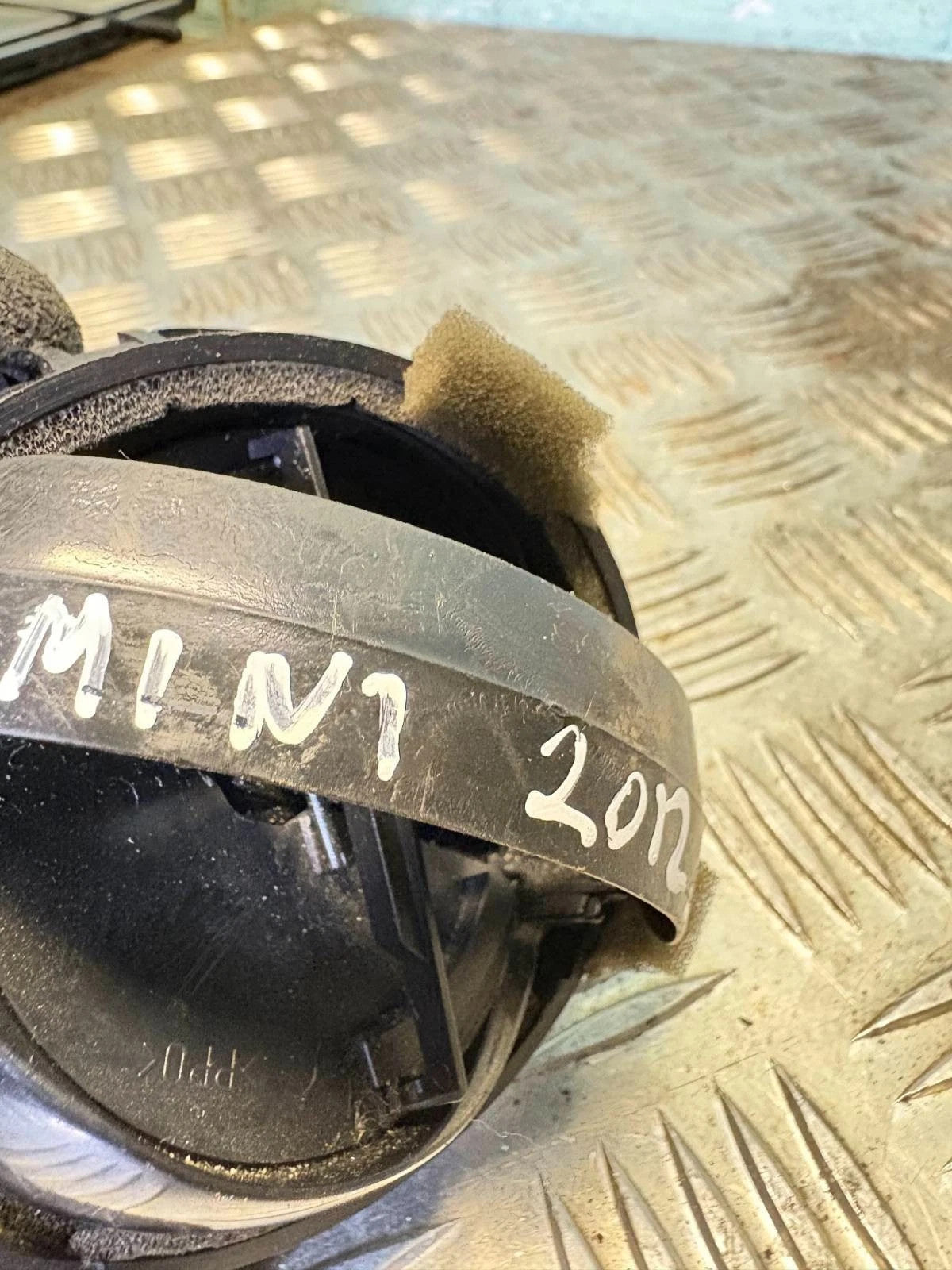 MINI ONE R52 MK1 2012 DRIVER PASSENGER DASH AIR VENT HEATER BLOWER 576334