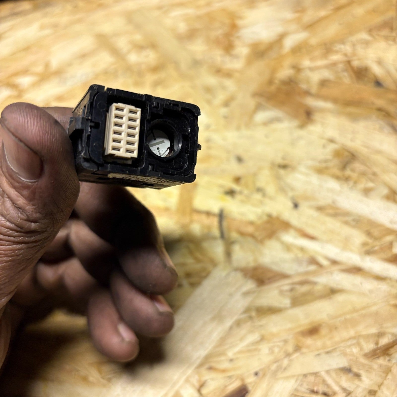 9168279 01W48E Alarm switch Fits for Volvo S80