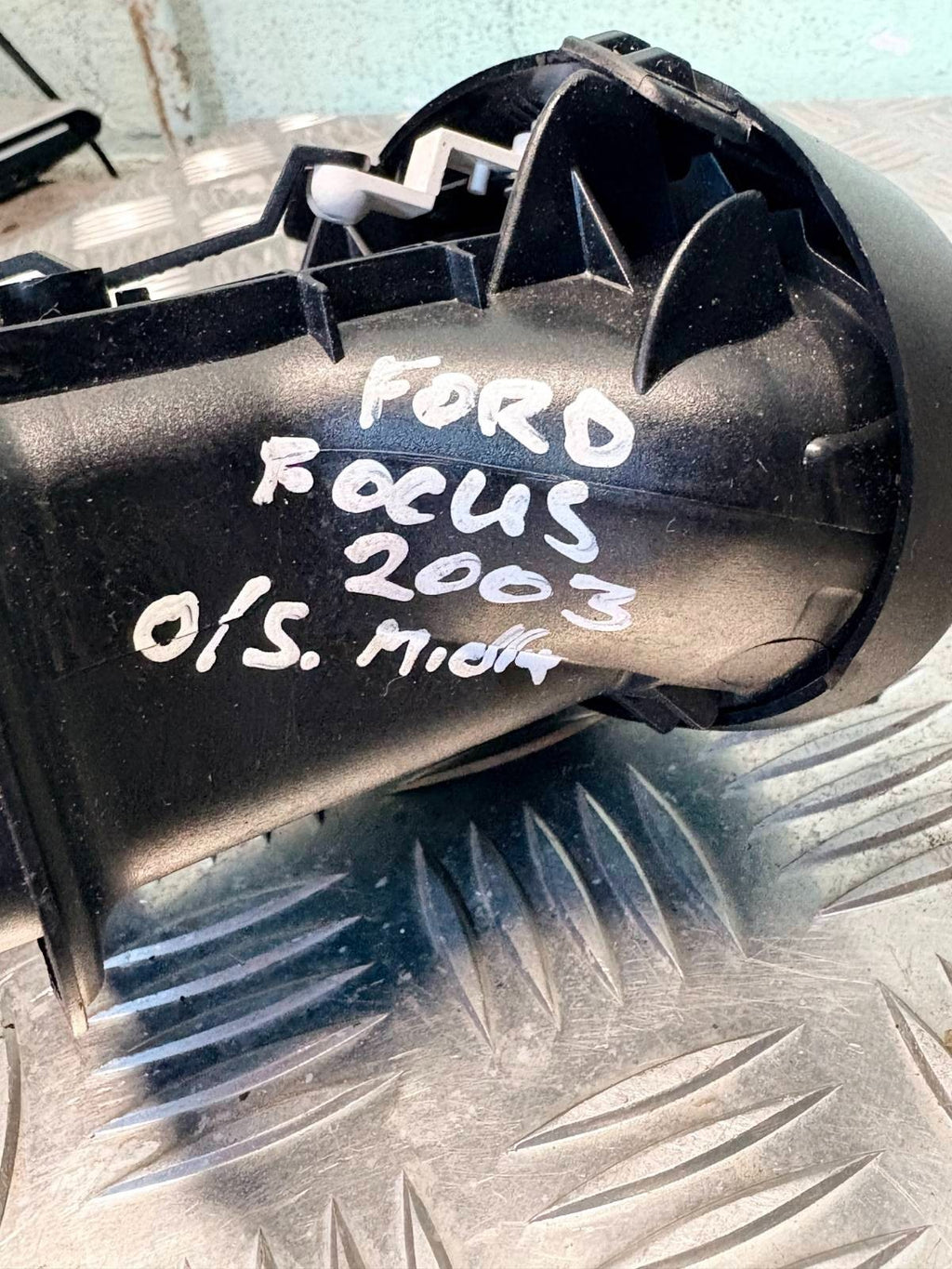 FORD FOCUS 2003 AIR VENT MIDDLE 98AB19893AKW O/S