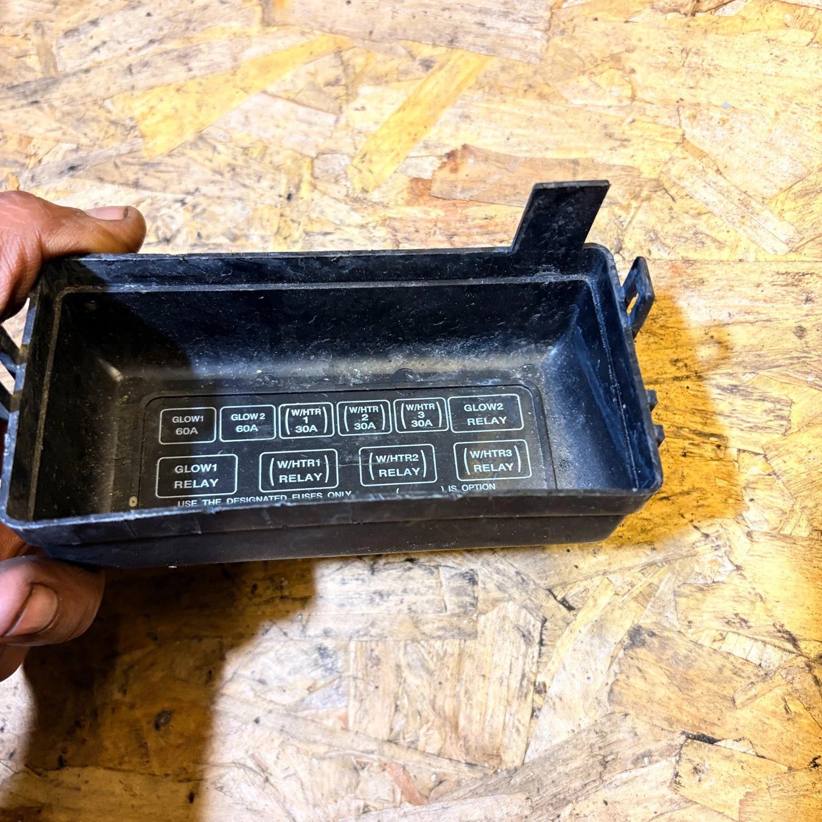 Kia Sedona/Carnival 2001-2006 Under Bonnet Fuse/Relay Box Lid Cover