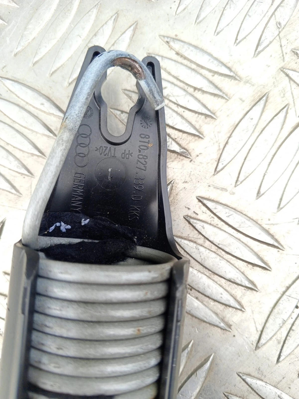 Audi A4 8K B8 Boot Opening Spring and Trim Cover 8T0827339D